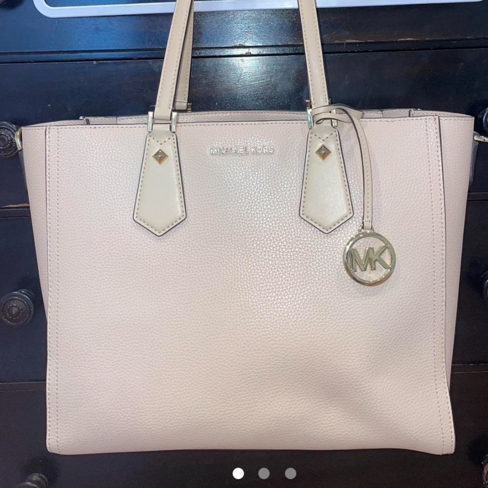 light pink medium sized michael kors tote